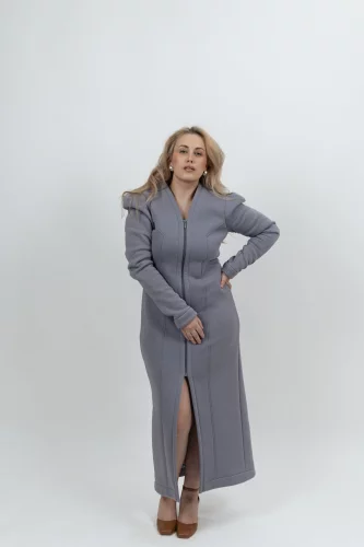 &Scaron;aty Jasmine s dlouh&yacute;m ruk&aacute;vem